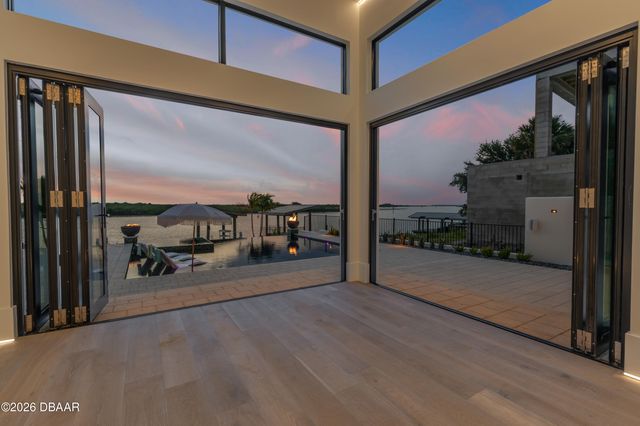 1194 N Peninsula Avenue, New Smyrna Beach, FL 32169