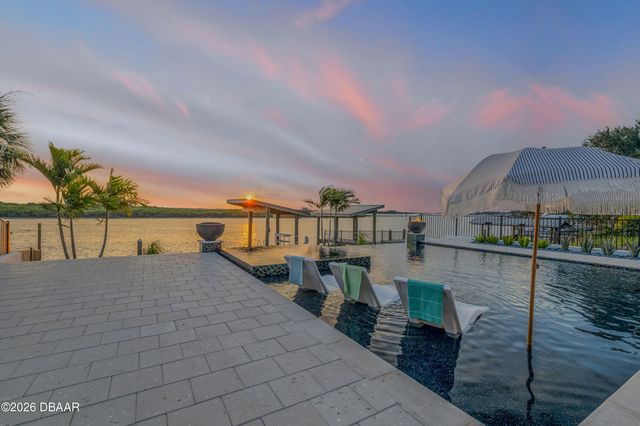 1194 N Peninsula Avenue, New Smyrna Beach, FL 32169