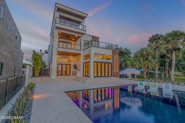 1194 N Peninsula Avenue, New Smyrna Beach, FL 32169