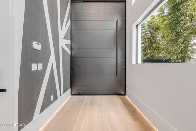 1194 N Peninsula Avenue, New Smyrna Beach, FL 32169