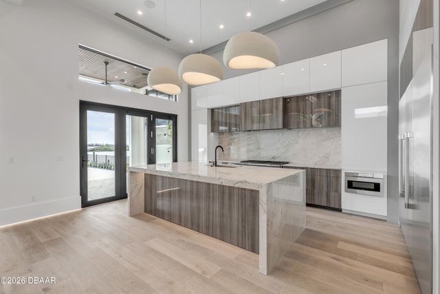 1194 N Peninsula Avenue, New Smyrna Beach, FL 32169