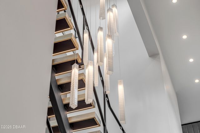 1194 N Peninsula Avenue, New Smyrna Beach, FL 32169