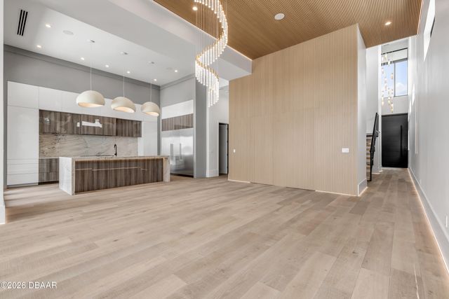 1194 N Peninsula Avenue, New Smyrna Beach, FL 32169