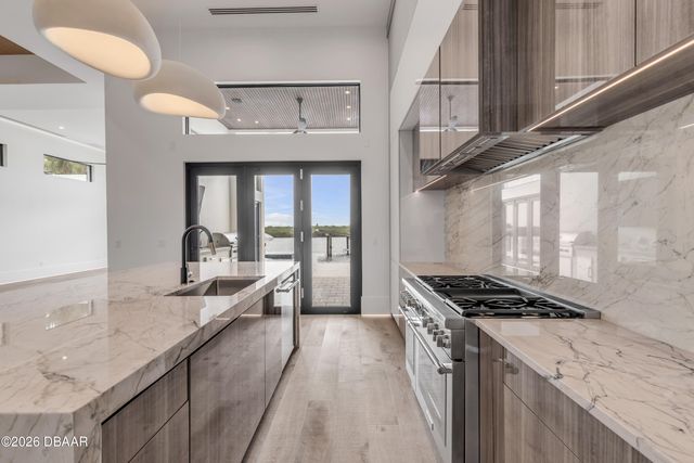 1194 N Peninsula Avenue, New Smyrna Beach, FL 32169