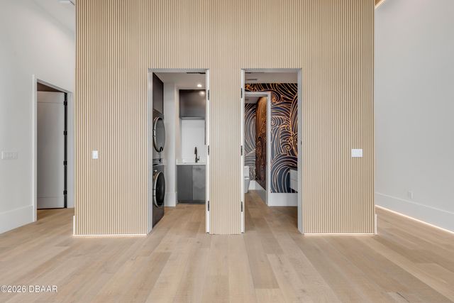 1194 N Peninsula Avenue, New Smyrna Beach, FL 32169