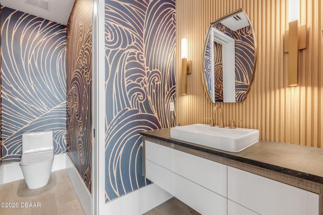 1194 N Peninsula Avenue, New Smyrna Beach, FL 32169