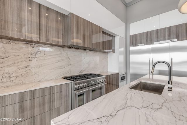 1194 N Peninsula Avenue, New Smyrna Beach, FL 32169