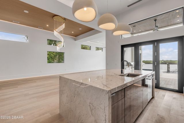 1194 N Peninsula Avenue, New Smyrna Beach, FL 32169