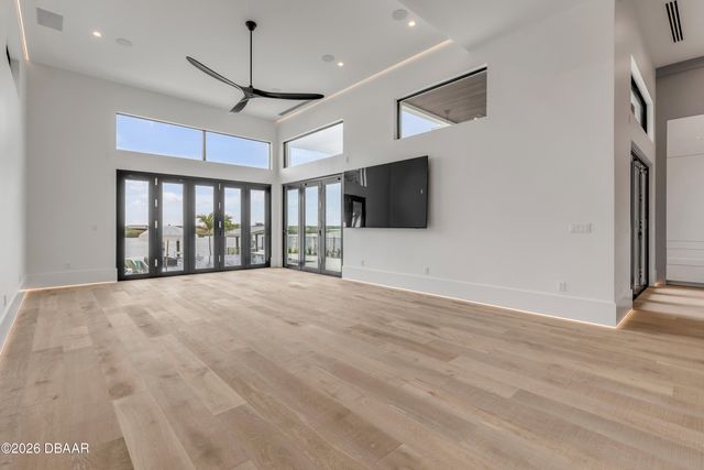 1194 N Peninsula Avenue, New Smyrna Beach, FL 32169