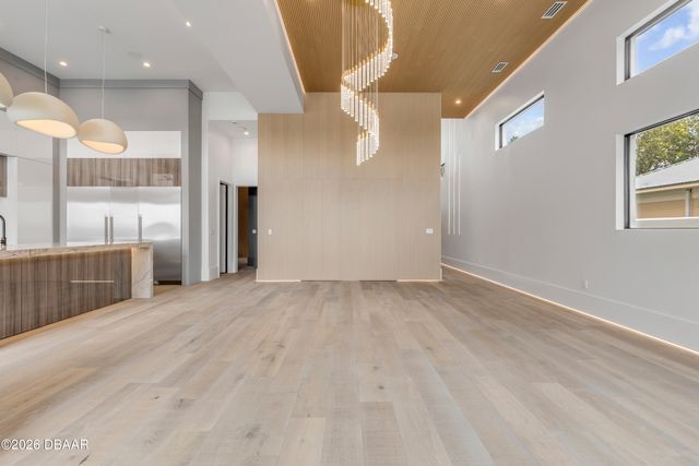 1194 N Peninsula Avenue, New Smyrna Beach, FL 32169