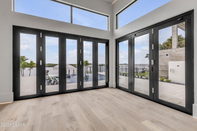 1194 N Peninsula Avenue, New Smyrna Beach, FL 32169