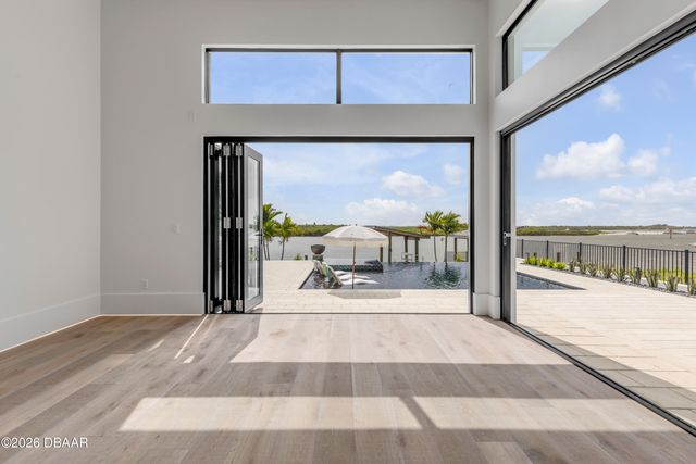 1194 N Peninsula Avenue, New Smyrna Beach, FL 32169