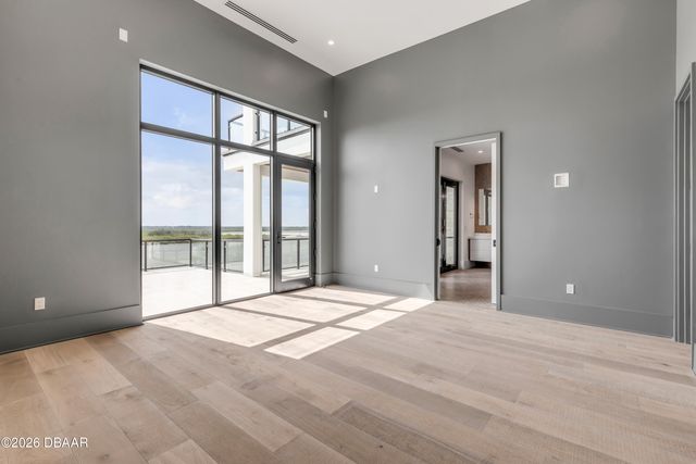 1194 N Peninsula Avenue, New Smyrna Beach, FL 32169