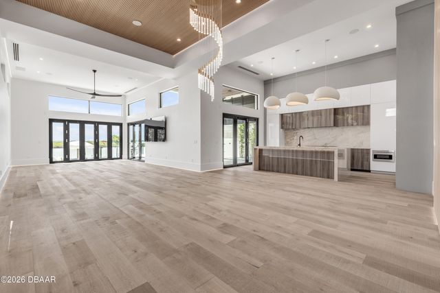 1194 N Peninsula Avenue, New Smyrna Beach, FL 32169