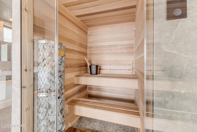 1194 N Peninsula Avenue, New Smyrna Beach, FL 32169