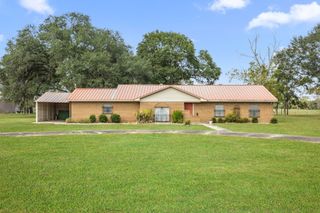 182 Lakeview 2 Road, El Campo, TX 77437