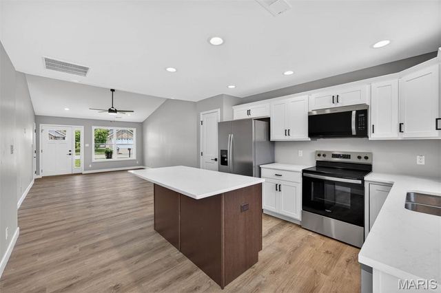 40 Auburn Court B, Highland, IL 62249