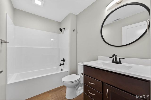 40 Auburn Court B, Highland, IL 62249