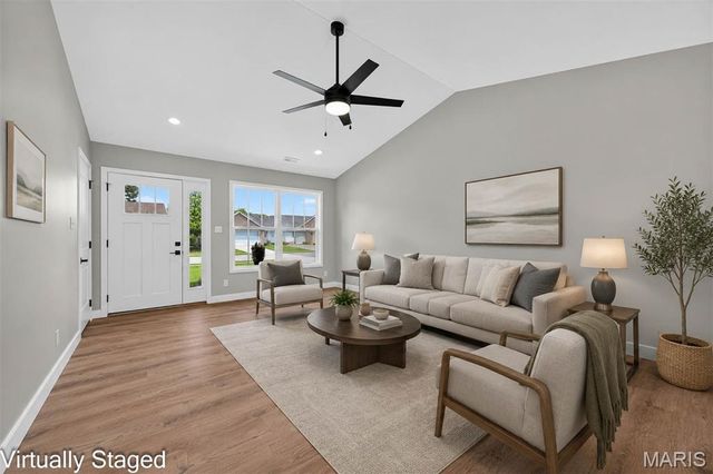 40 Auburn Court B, Highland, IL 62249