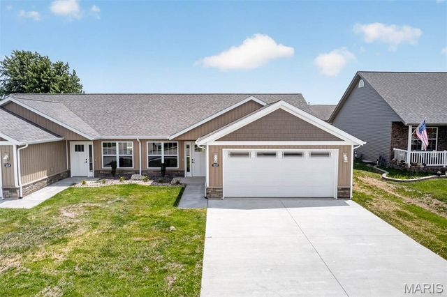 40 Auburn Court B, Highland, IL 62249
