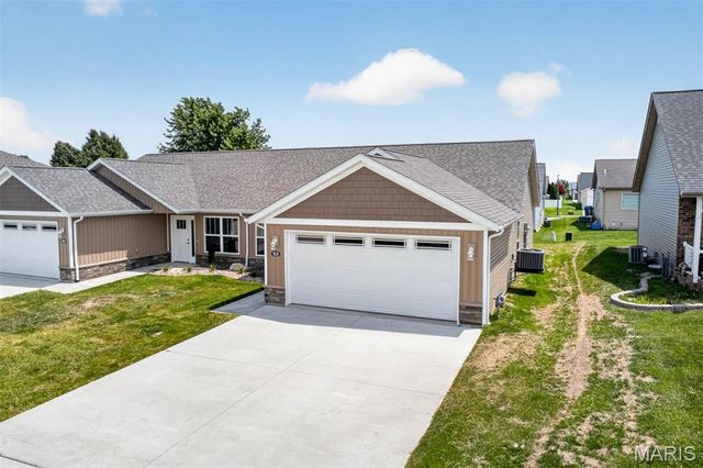 40 Auburn Court B, Highland, IL 62249