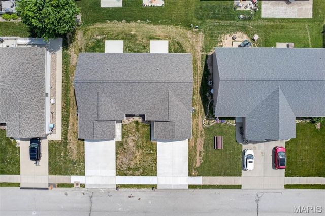 40 Auburn Court B, Highland, IL 62249