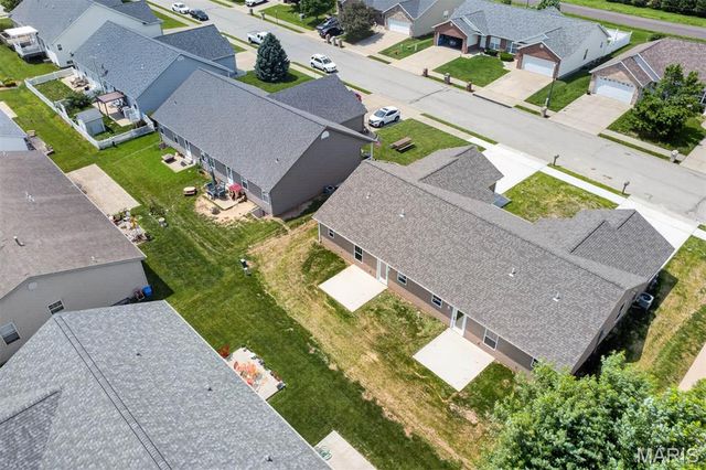 40 Auburn Court B, Highland, IL 62249