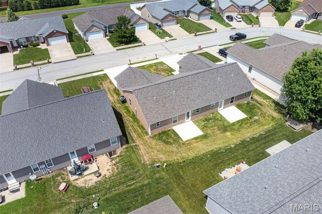 40 Auburn Court B, Highland, IL 62249