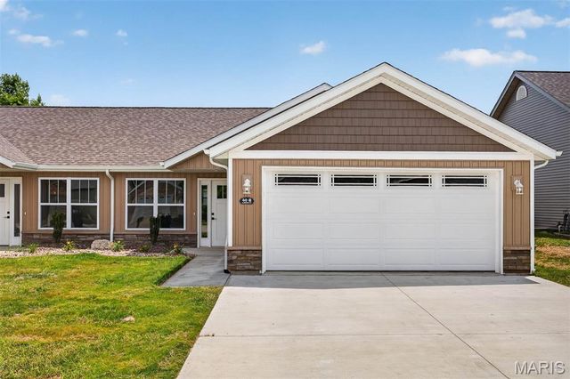 40 Auburn Court B, Highland, IL 62249