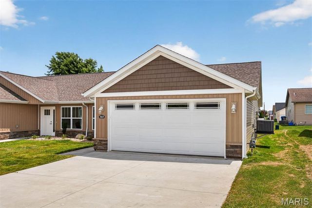 40 Auburn Court B, Highland, IL 62249