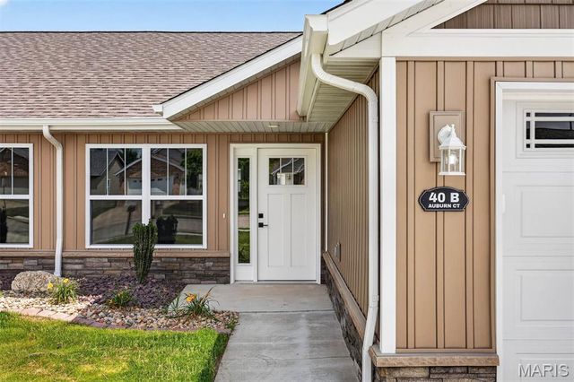 40 Auburn Court B, Highland, IL 62249