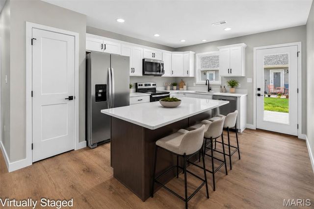 40 Auburn Court B, Highland, IL 62249
