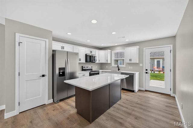 40 Auburn Court B, Highland, IL 62249