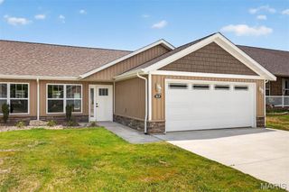 40 Auburn Court B, Highland, IL 62249
