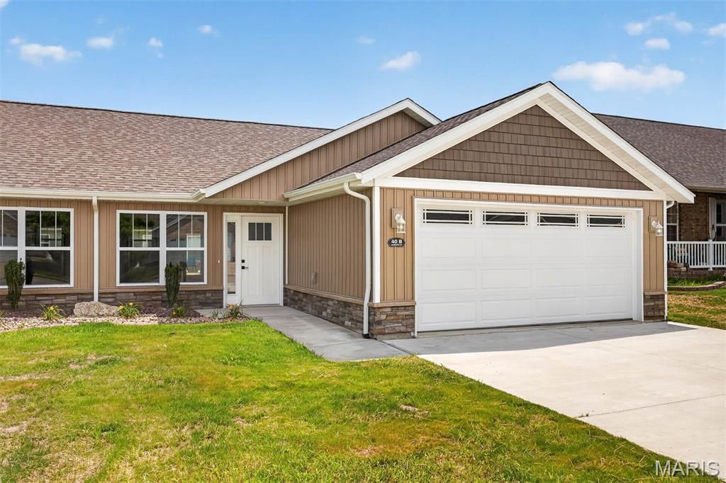 40 Auburn Court B, Highland, IL 62249