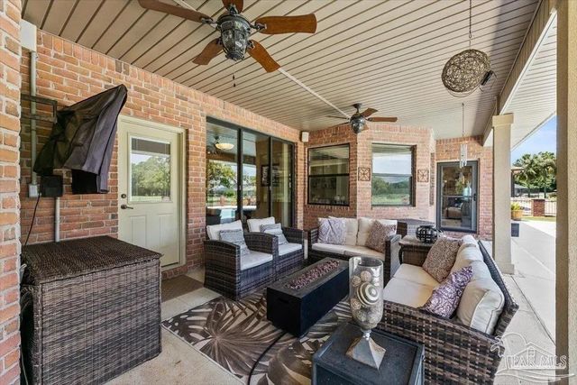 2858 Pga Blvd, Navarre, FL 32566