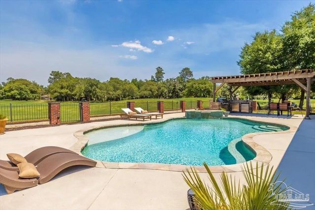 2858 Pga Blvd, Navarre, FL 32566