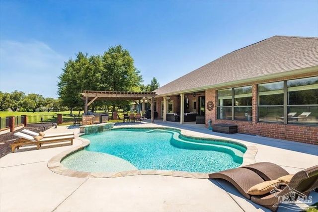 2858 Pga Blvd, Navarre, FL 32566