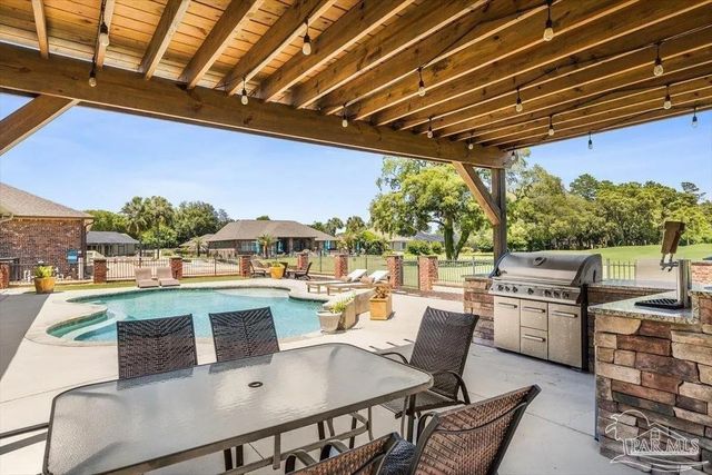 2858 Pga Blvd, Navarre, FL 32566