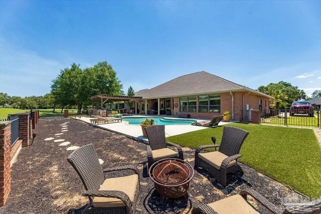 2858 Pga Blvd, Navarre, FL 32566