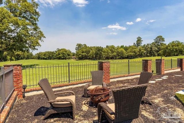 2858 Pga Blvd, Navarre, FL 32566