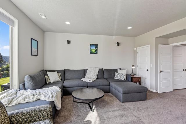 1921 W Centennial Way, Spokane, WA 83858