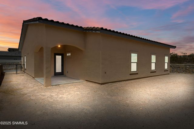 4020 Lasso Lp, Las Cruces, NM 88005