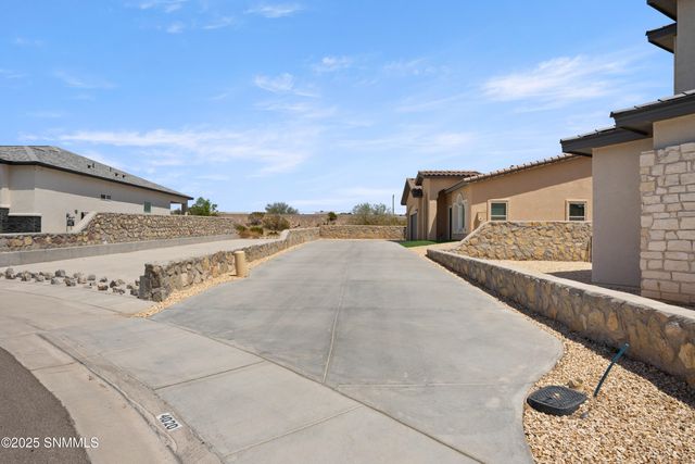 4020 Lasso Lp, Las Cruces, NM 88005