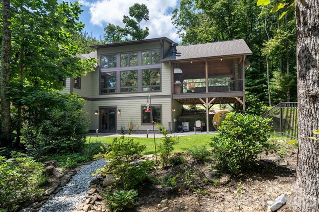 403 Thunder Mountain Road, Hendersonville, NC 28792