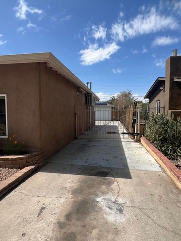 629 Monroe Street SE, Albuquerque, NM 87123