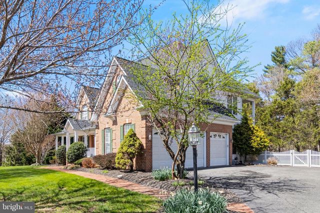 8800 HILL SPRING DR, La Plata, MD 20646