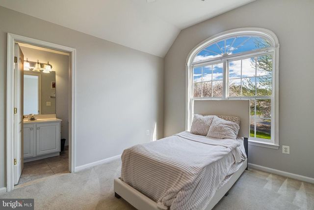 8800 HILL SPRING DR, La Plata, MD 20646
