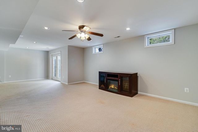 8800 HILL SPRING DR, La Plata, MD 20646