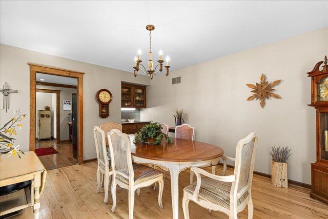 814 Tipperary LANE, Hartford, WI 53027